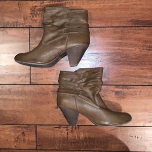 Women’s size 8 booties